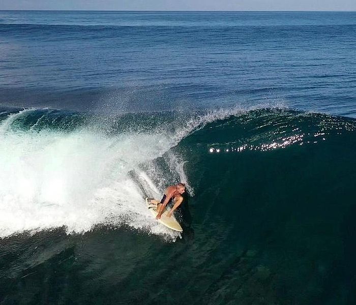 Surfing Indonesia